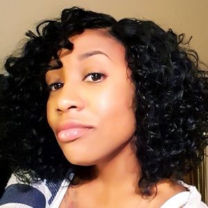 Meet your Posher, Denine